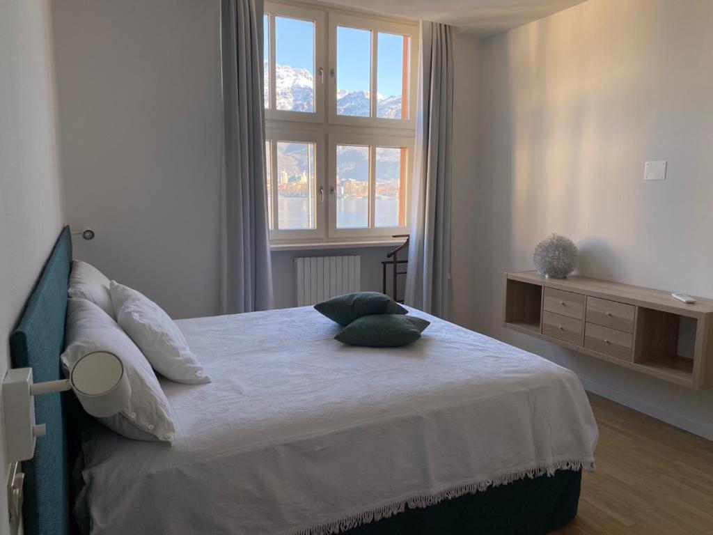 Little Marina Apartment Мальграте Экстерьер фото